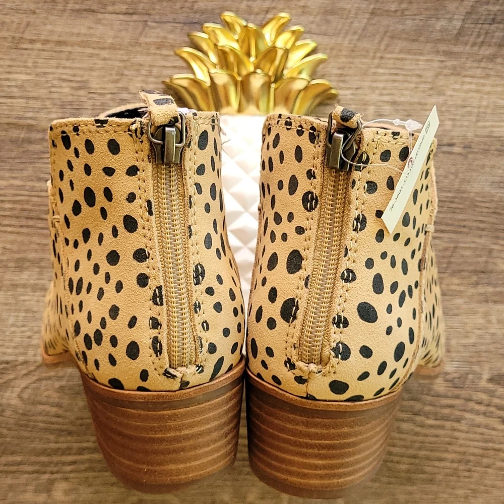 NWT! Dolce Vita Animal Print Leopard Ankle Booties - Picture 8 of 15